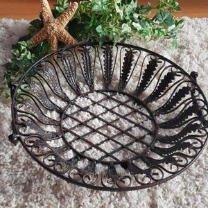 metal centerpeice decor